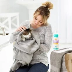 Frisco Brightening Cat & Dog Shampoo With Aloe -Frisco 192074 PT4. AC SS1800 V1589487671